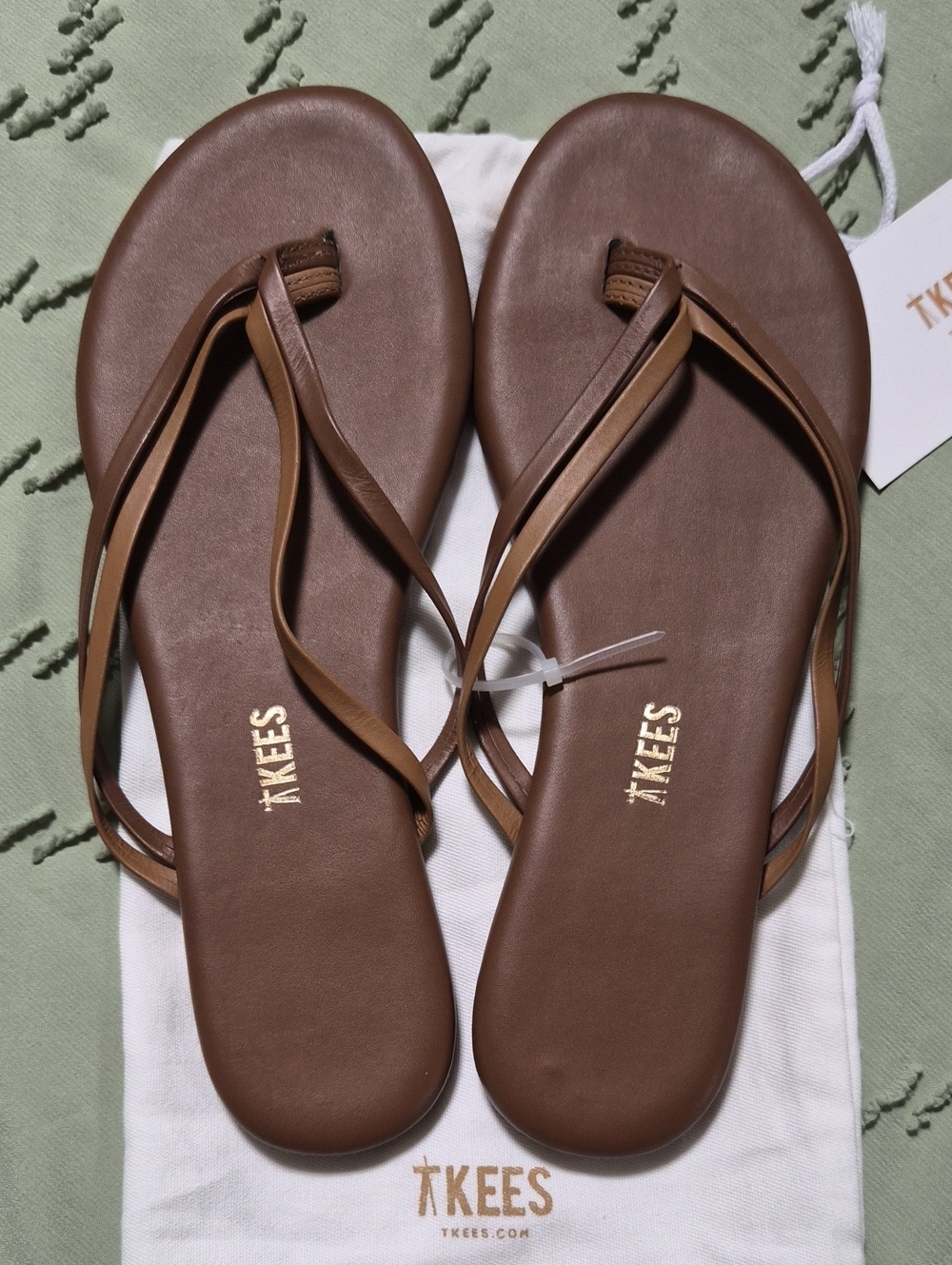 NWT TKEES Chocolate Brown Flip Flops